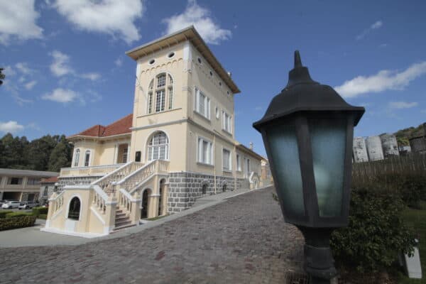TOUR VALE DOS VINHEDOS 3 VINÍCOLAS COM TIM TIM E ALMOÇO PREMIUM ITALIANO
